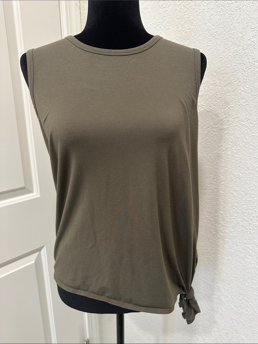Sleeveless Knot Hem Tank Top - Olive